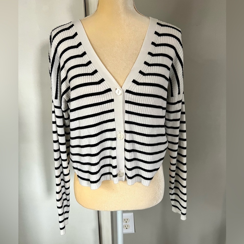 Abercrombie & Fitch Woman’s White & Black Striped Cotton Swearer Size Large
